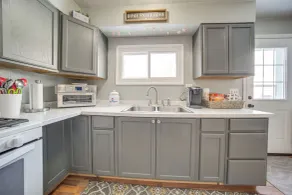 Ashtabula Home Rental - 2 Mi to Lake Erie, Beaches - Intérieur