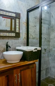 Verde Luna - Bathroom