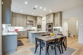 Modern Getaway w/ Patio & Yard in Pleasant Hill! - Interni