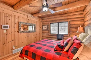 Lakefront Cabin Retreat, 2-acre Lot w/ Deck! - Interiør