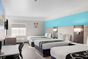 La Quinta Inn Suites by Wyndham Raymondville Harlingen - Room