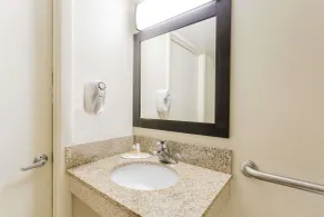 Days Inn by Wyndham Camp Springs Andrews AFB - Chambre