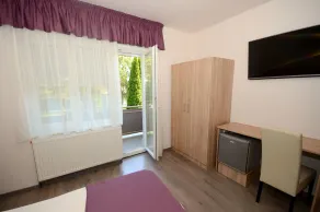 Hévízi Tópark Panzió - Room