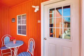 Gym Access On-site: Cabin w/ Deck in Red Oak! - Innenbereich
