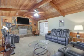 Playground & Grill: Pet-friendly Griffin Getaway! - Interiör