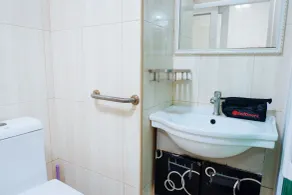 RedDoorz Plus near Camella La Brisa Lapulapu - Salle de bain