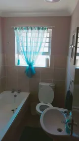 JBay Holiday Apartment - Baño