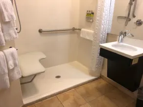 Candlewood Suites Fort Wayne - NW by IHG - Badeværelse