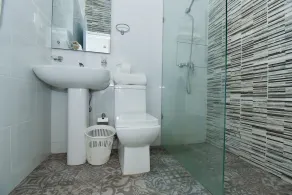 Rosil Place - Bathroom