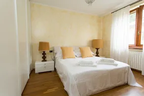 Beautiful Villa, Wifi, Bbq, Private Garden, Short Walk to Lakeside, Beach and Restaurants - Zimmer
