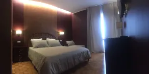 Robin Rooms - Camera
