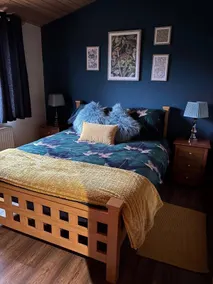 Cabin Sleeps 4 with Hot Tub and Parking - Chambre