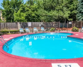 Rodeway Inn Auburn Hills - Detroit - Piscine