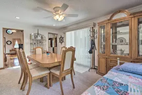 Dog-Friendly Waretown Home w/ Furnished Deck! - Innvendig