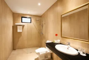 Nova Park Hotel Pattaya - Bathroom