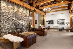 Tantalus Resort Lodge - Coin salon dans le hall