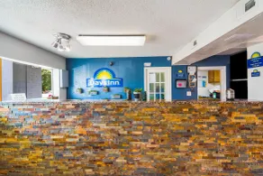 Days Inn by Wyndham Raleigh Glenwood-Crabtree - Reception