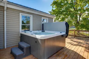 Wine Trail Retreat w/ Tiny Home & Hot Tub - Innvendig