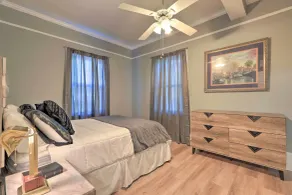 Spacious Lanett Haven w/ Sunroom + Large Deck - Interiør