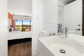 The Plaza Hotel Kalgoorlie - Bathroom