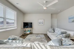 Shuttle to the Beach! Spacious Home in Millville - Innvendig