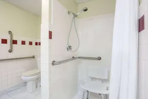 AmericInn by Wyndham Tomah - Salle de bain