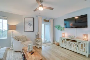 Gulf Coast 'cozy Condo' w/ Pool: Walk to Beach! - Intérieur