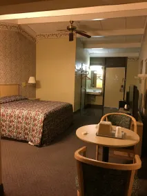 Red Carpet Inn - Chambre
