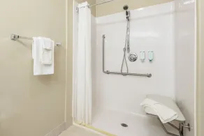 Super 8 by Wyndham Windsor NS - Badezimmer
