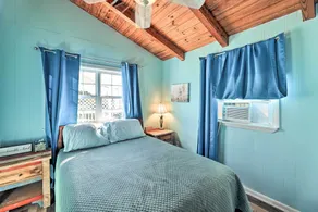 NY! Airy Oceanside Home w / Deck - Steg till stranden! - Interiör