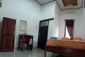 Losmen Ibu Hj. Tarjo - Room
