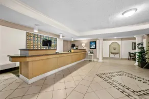 Howard Johnson by Wyndham Columbus Fort Moore - Hall