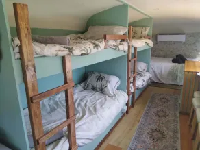 Vintage Bedford Bus Farm Glamping Under the Stars - Værelse
