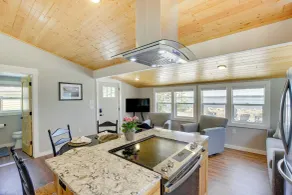 Baileys Harbor Waterfront Vacation Rental w/ Grill - Interiør
