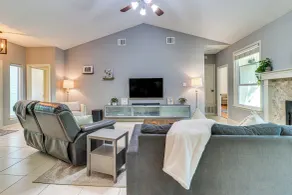 Deck & Greenbelt Access: Lovely Austin Home - Innenbereich