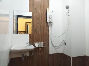 RoomQuest Chonburi Phanat Nikhom - Bathroom