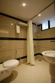 Hotel Ambassador - Bathroom