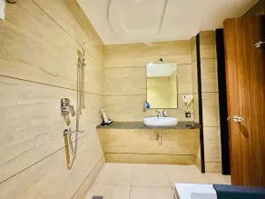 Asian Buddha Hotel - Bathroom
