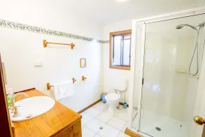Wisteria Cottage - Bathroom