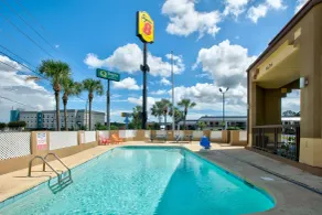Super 8 by Wyndham Mobile/Tillmans Corner - Pool