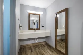 HomeTowne Studios by Red Roof Orange, TX - Zimmer