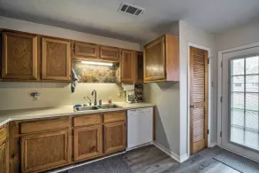 Bright College Station Abode: 3 Mi to Kyle Field - Interiör