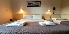 Lively Hotel - Zimmer