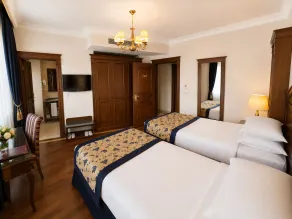 GLK PREMIER The Home Suites & Spa - Room