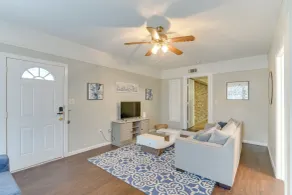 Walk to Beach: Galveston Vacation Rental! - Innenbereich