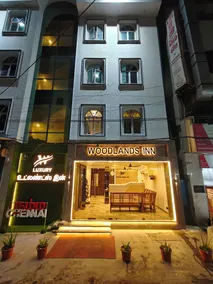 Woodlands Inn - Exterior