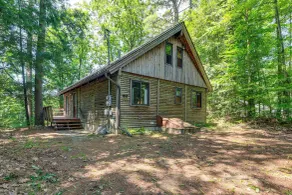 Lakefront Log Cabin w/ Views & Dock in Brandon - Interiør