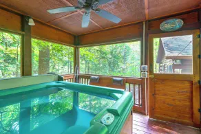 Hot Tub & On-site Trails! Cherry Log Cabin Retreat - Interiör
