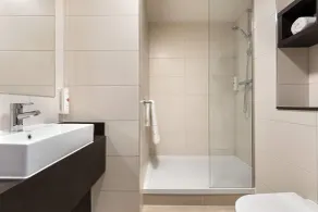 Ramada East Kilbride - Bathroom