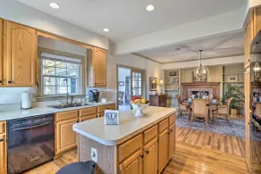 'chateau Ridge' Peaceful Retreat w/ Fire Pit! - Interior